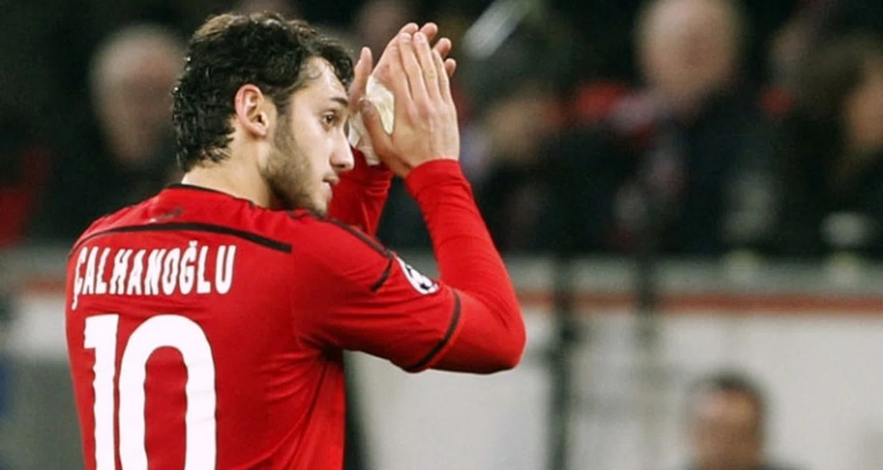 Hakan Çalhanoğlu Montella'yı suçladı!