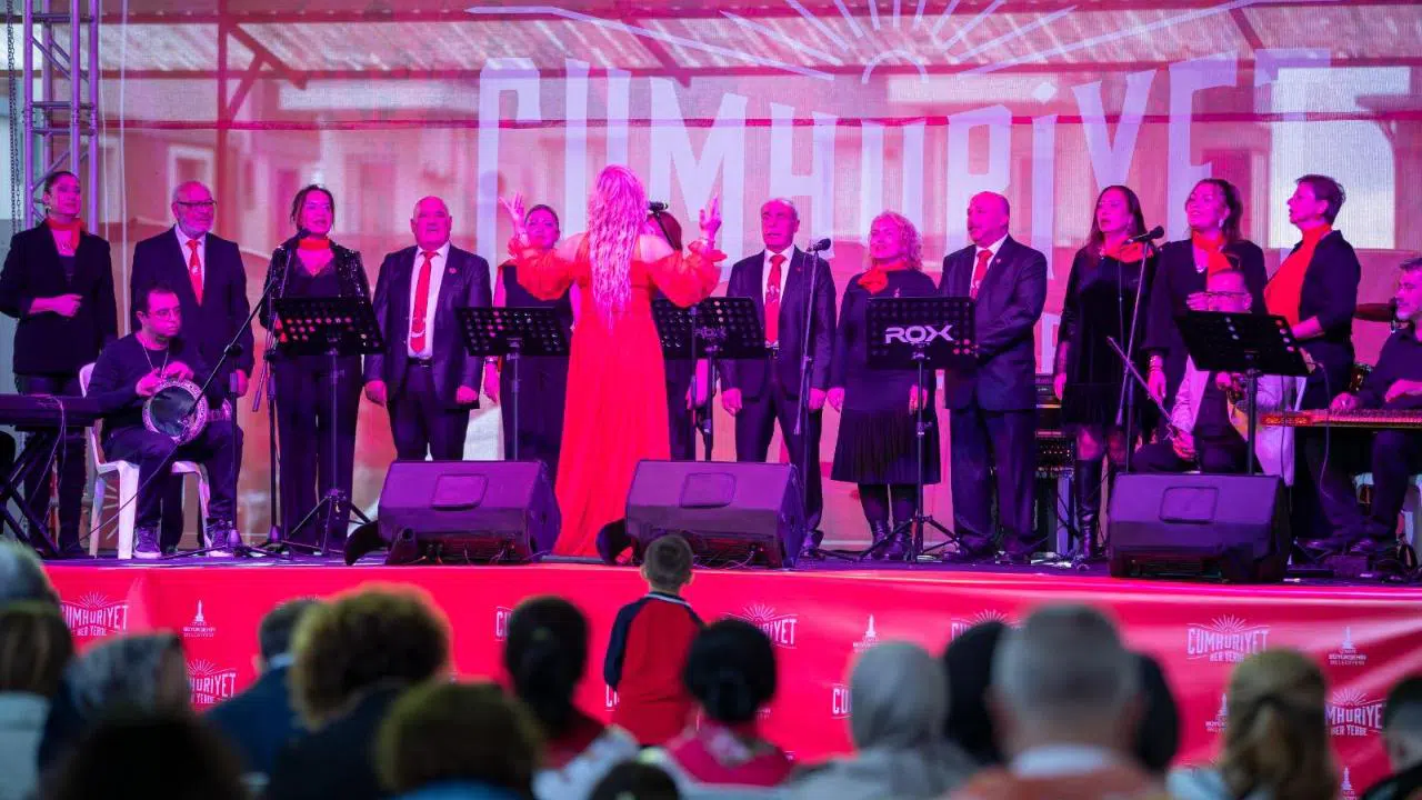 Başkan Tugay, Menemen “Cumhuriyet Her Yerde” kutlamalarına katıldı