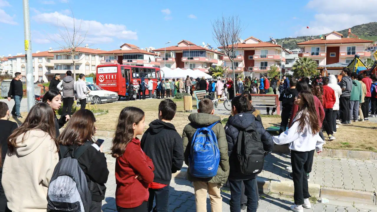 Efes Selçuk’ta beslenme çantaları dayanışma ile doluyor