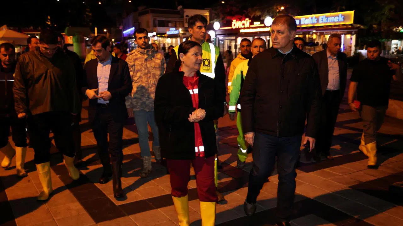 Foça’da Sel Felaketinin Ardından Yoğun Çalışmalar Sürüyor