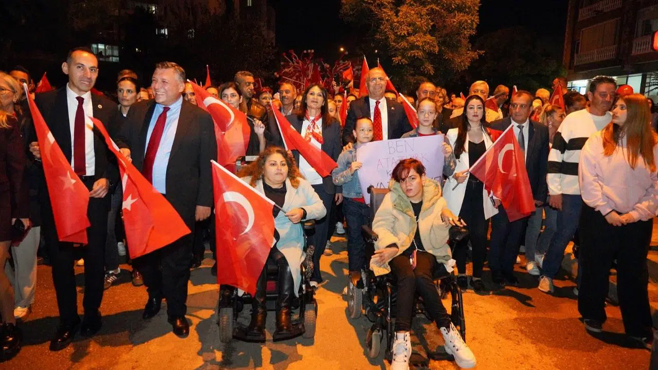 Gaziemir, Cumhuriyetin 102. yılında tek yürek oldu