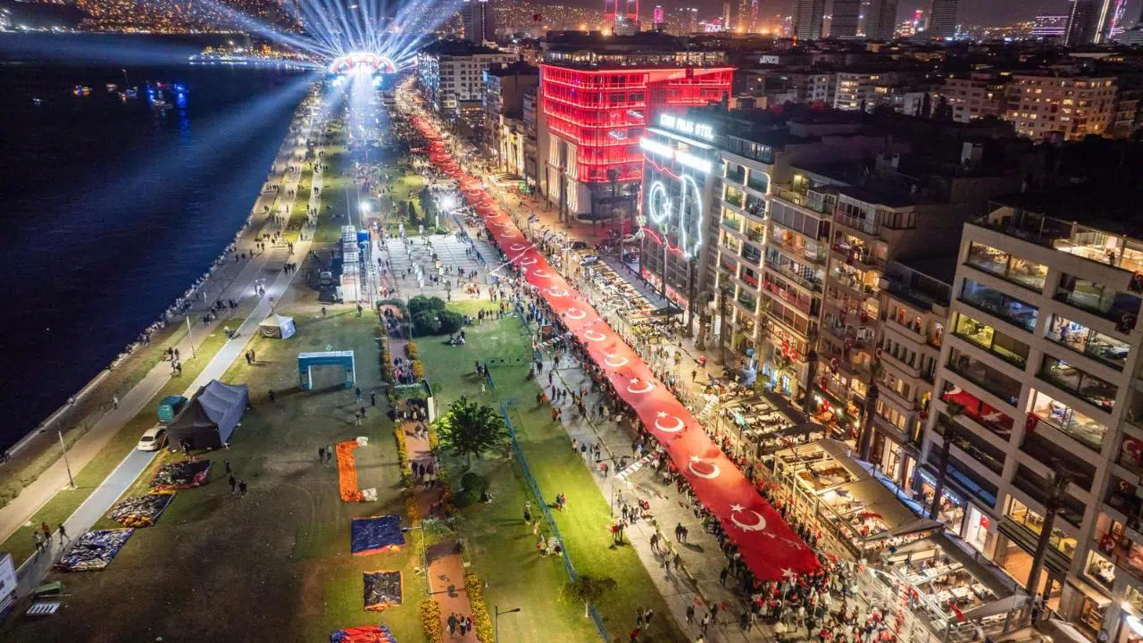 İzmir, Cumhuriyet coşkusuna hazır