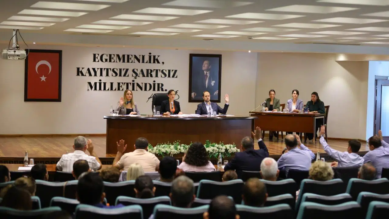 Mecliste Efes Otoparkı tepkisi: “Bu topraklar lime lime elimizden alınıyor”