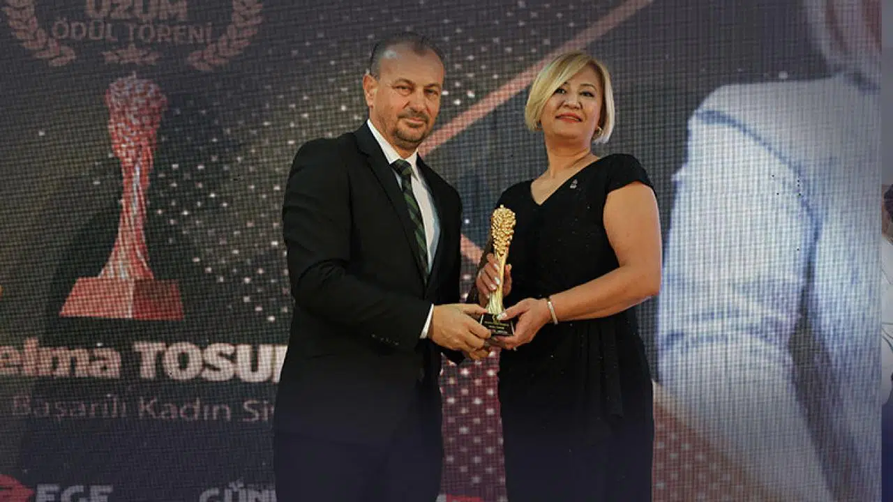 2025 Yılı Başarılı Kadın Siyasetçi Ödülü Selma Tosun’a Verildi