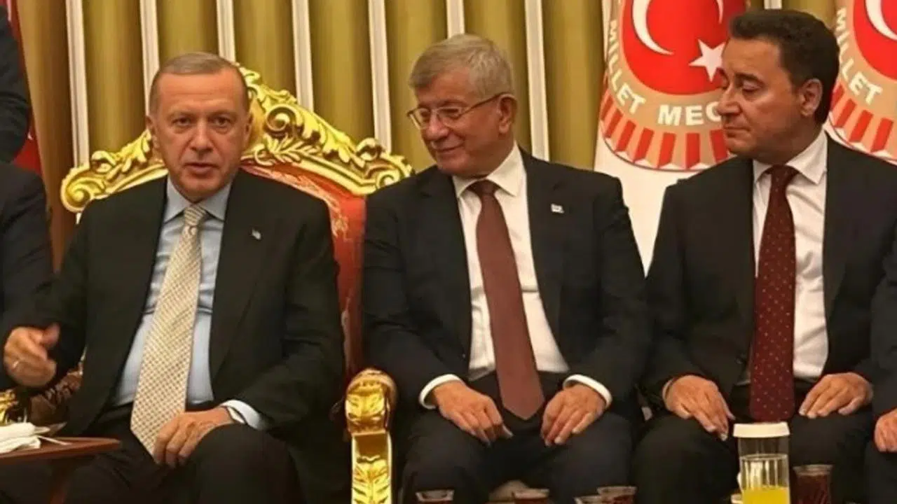 Babacan ve Davutoğlu'na AK Parti'den teklif geldi iddialarına açıklama: Kulis bilgisini aktardı