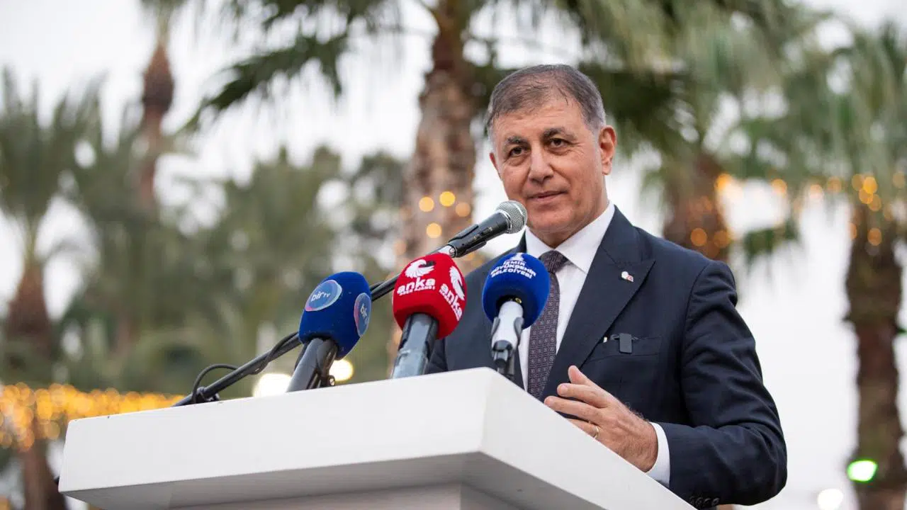 Başkan Tugay: Korkmayın yalnız değilsiniz