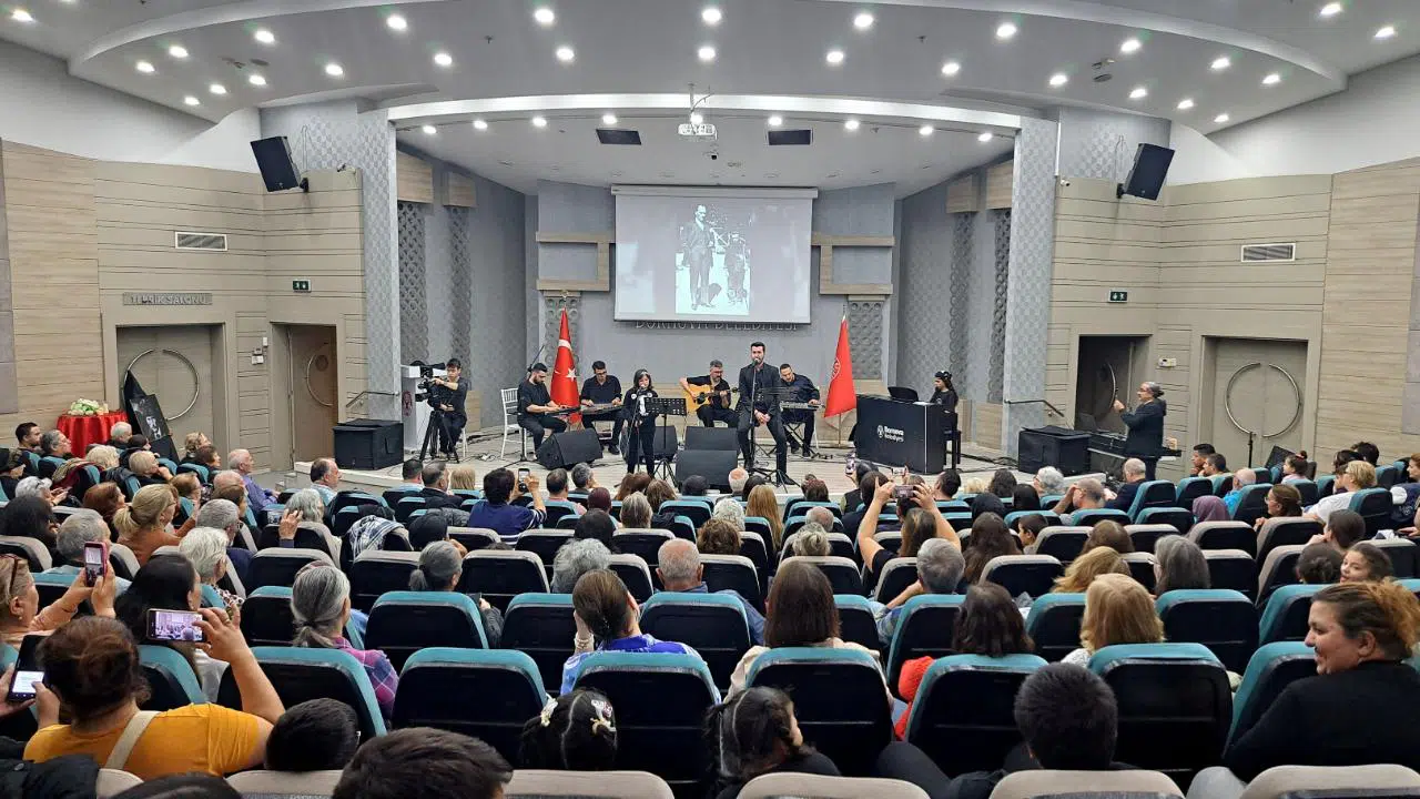 Bornova'da Duygu Dolu Gece