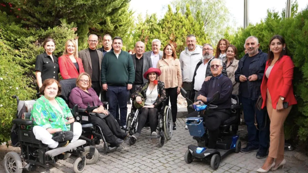Çeşme Belediyesi Alaçatı Ek Hizmet Binası Kırmızı Bayrak Ödülü aldı