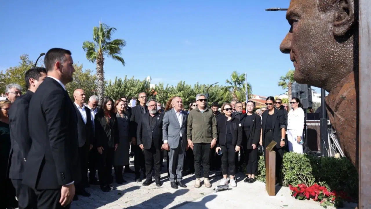 Çeşme’de 10 Kasım: Atatürk sevgi, minnet ve sanatla anıldı