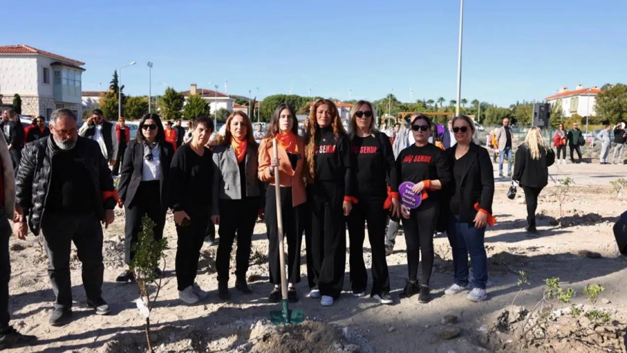 Çeşme’de 411 fidan, binlerce adım, tek bir söz: “İstanbul Sözleşmesi yaşatır”