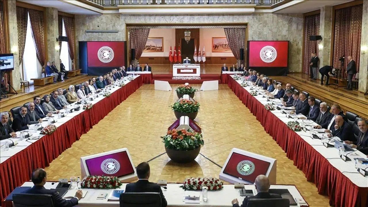 CHP, komisyon salonundan ayrıldı: Kapalı oturum kararı alındı!