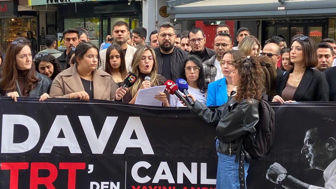 CHP'nin Gençleri Haykırdı "İmamoğlu Davası TRT'den Canlı Yayınlansın"