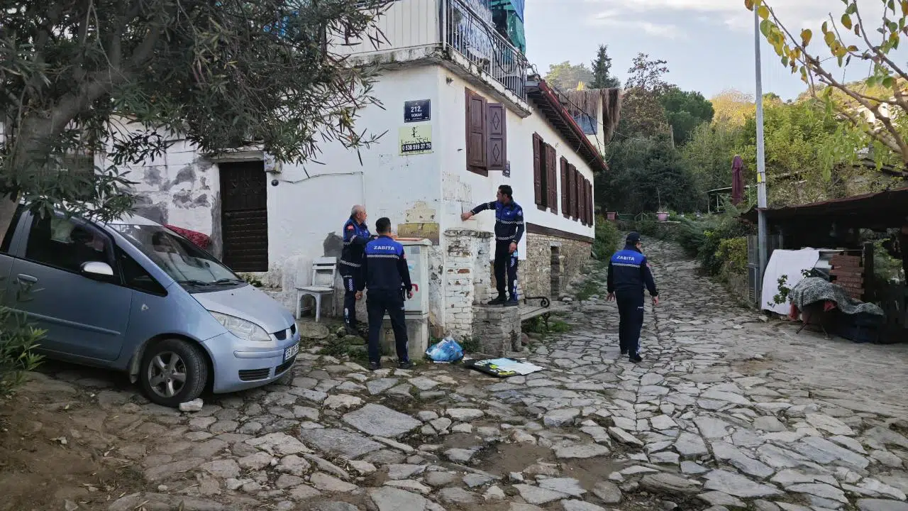 Efes Selçuk’ta Görüntü Kirliliği Yaratan Tabelalar Kaldırılıyor