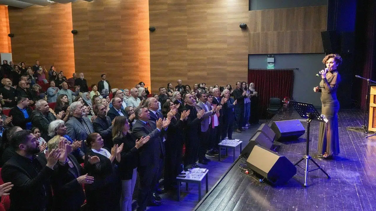 Gaziemir Belediyesi Atatürk’ü sevdiği şarkılarla andı