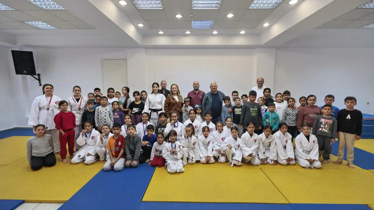 Geleceğin judocuları Konak’ta yetişiyor: Sarı kuşaklar Başkan Mutlu’dan