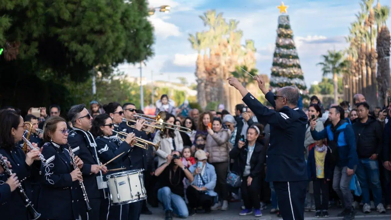 İzmir, yeni yılı rengarenk bir festivalle karşılıyor