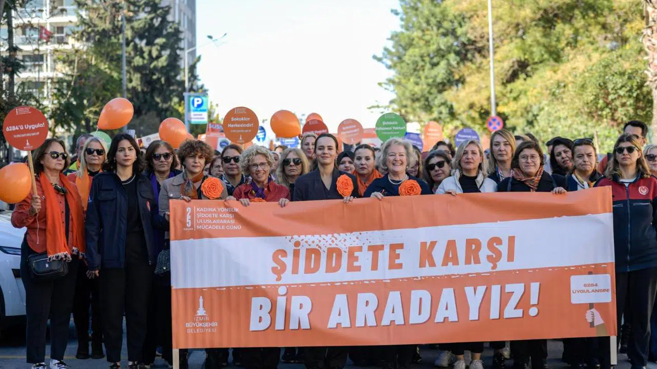 Kadına şiddete karşı “turuncu” yürüyüş