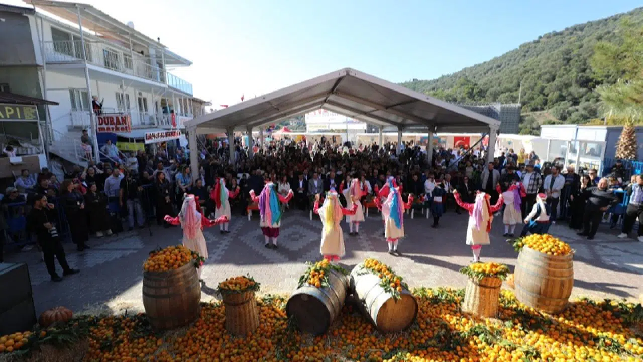 Menderes Mandalina Festivali ile Coştu