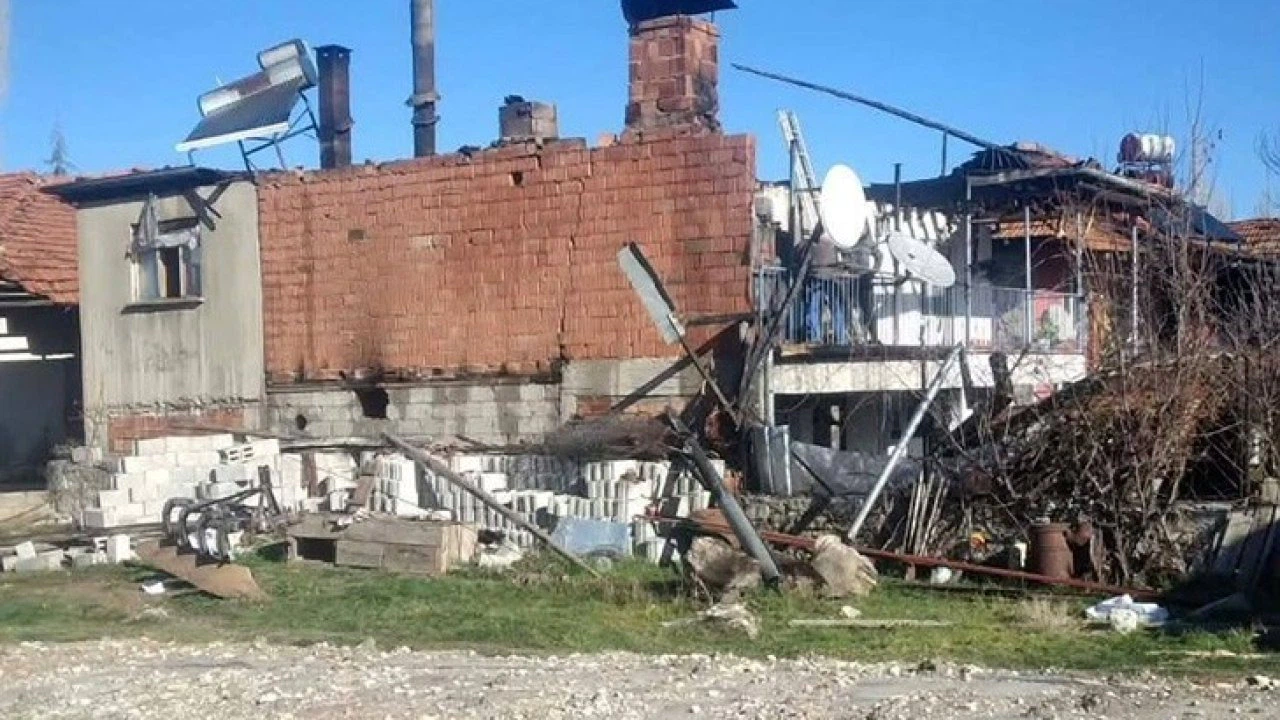 Burdur’da kalorifer kazanın patladı, ev kullanılmaz hale geldi