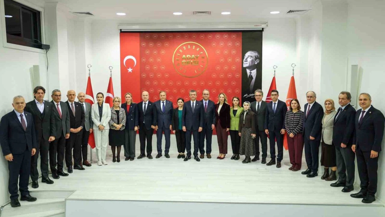 CHP Genel Başkanı Özel: "Cumhurbaşkanlığı Aday Ofisimizin temel gündemi, ekonomik ve sosyal krizdir"
