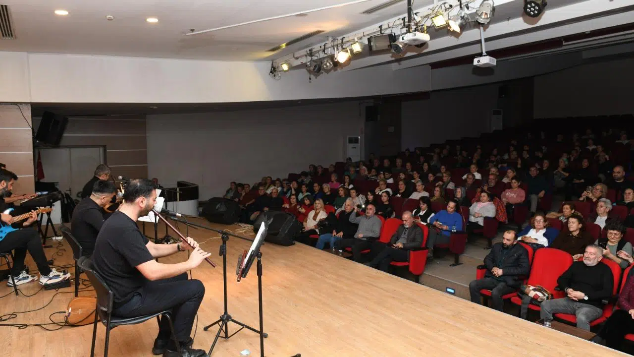 Çiğli’de Mahzuni’nin Türküleri Coşkuyla Yankılandı