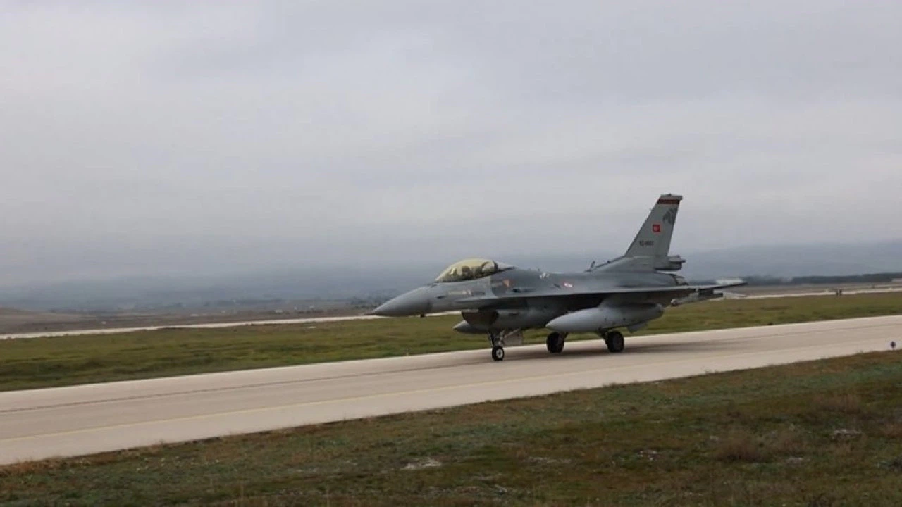 Karadeniz semalarında Türk Hava Kuvvetleri’nden eğitim uçuşu