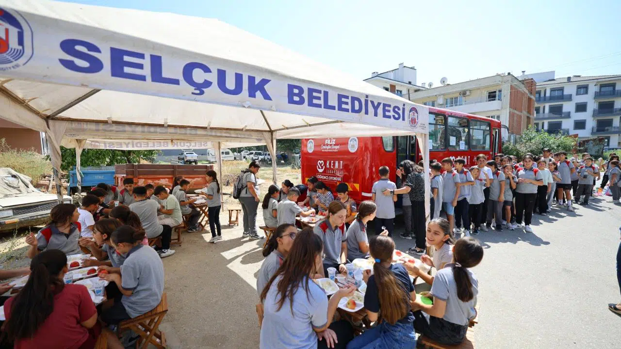 Kent Lokantası öğrenci otobüsü 1 yaşında