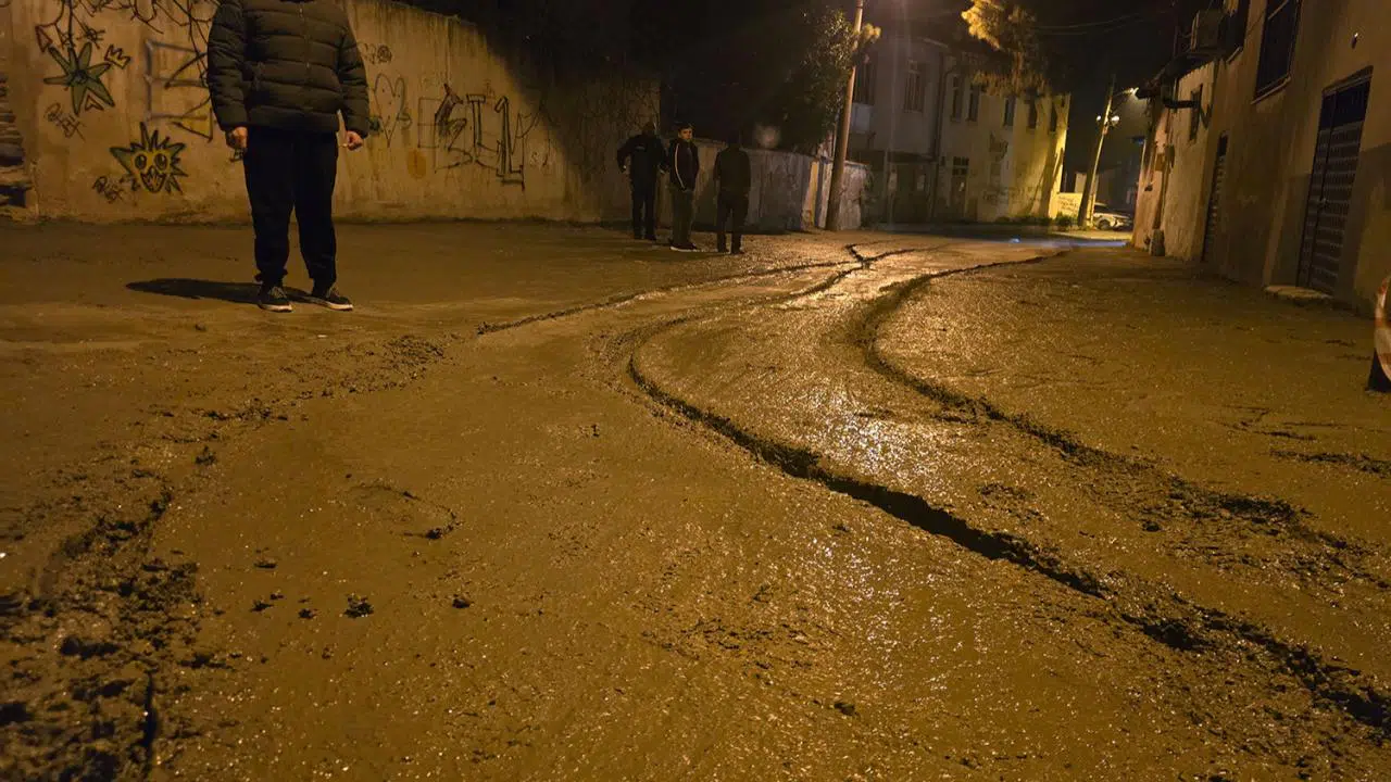 Tire’de tepki çeken olay! Siyasi sabotaj mı? Vandallık mı?