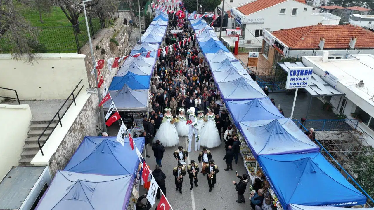 Başkan Tugay: Üreticinin emeğini korumaya devam edeceğiz