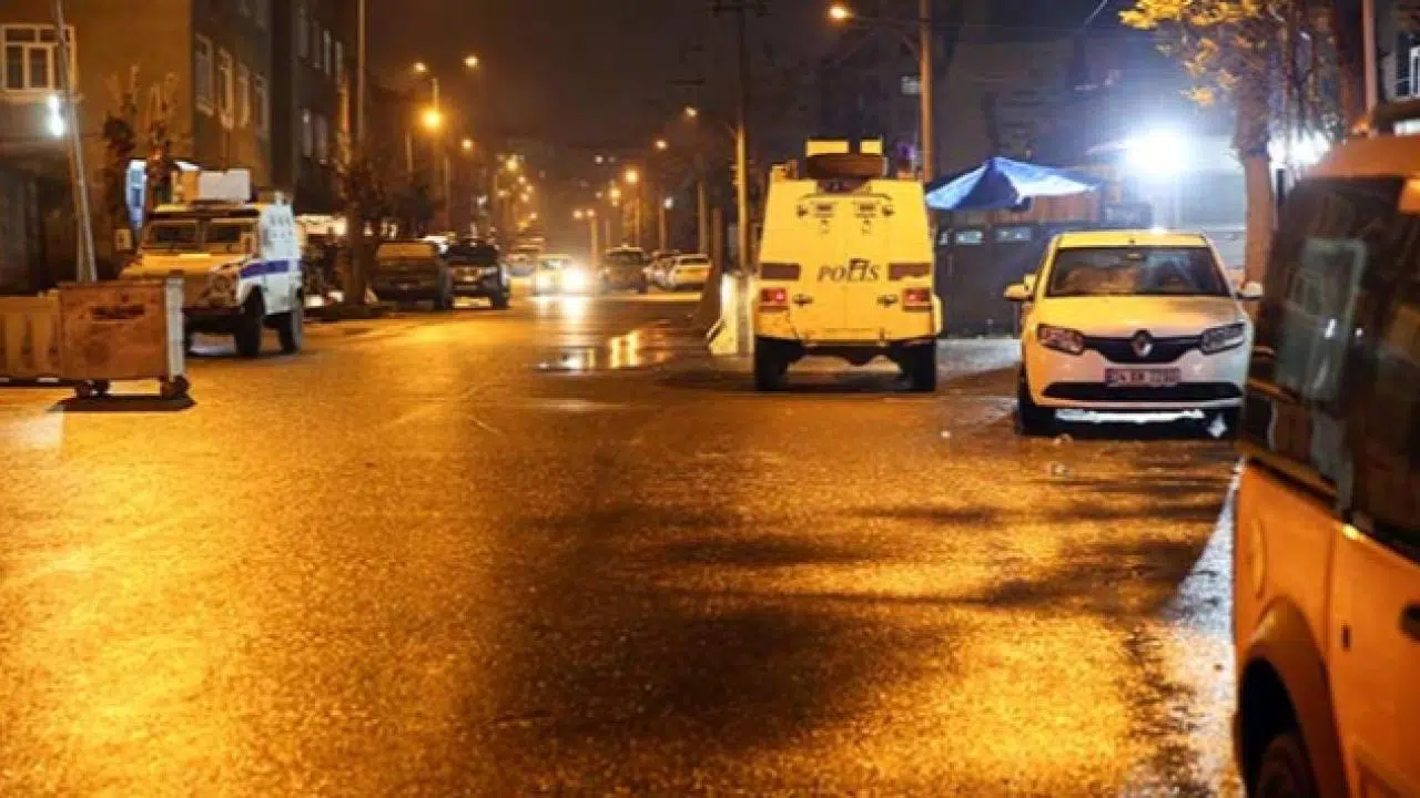 Diyarbakır'da emniyet müdürlüğü önüne el yapımı patlayıcıyla saldırı girişimi