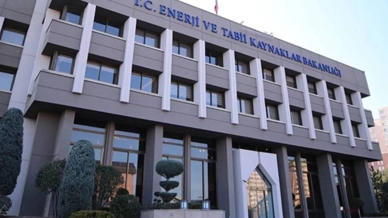 Enerji sektöründe yetkilendirme ve sertifika bedelleri güncellendi