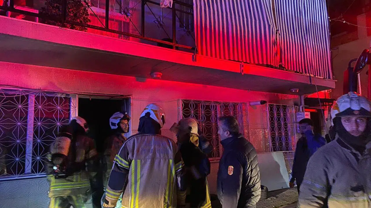 İzmir İtfaiyesi Buca'da yangına müdahale etti