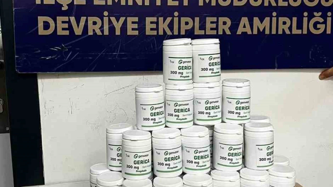 İzmir’de 3 bin 685 adet sentetik uyuşturucu hap ele geçirildi