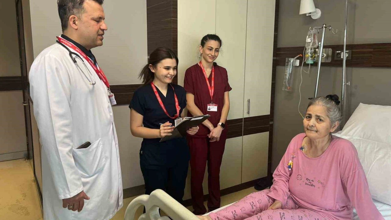 İzmir’de akciğerini kaybeden hasta karın dokusu nakliyle sağlığına kavuştu
