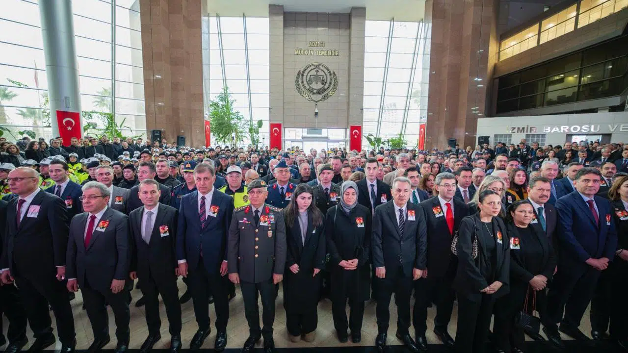 İzmir’in şehitleri Fethi Sekin ve Musa Can unutulmadı