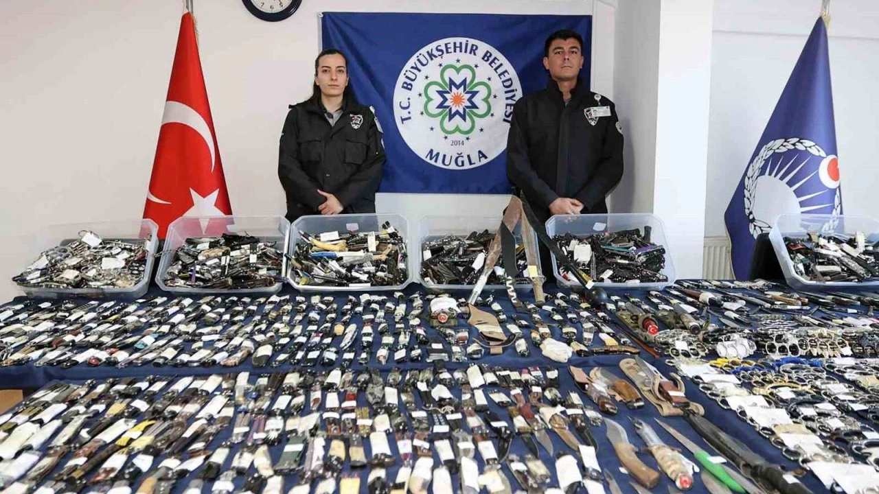 Muğla otogarlarında bir yılda cephanelik gibi bıçak ve silah ele geçirildi