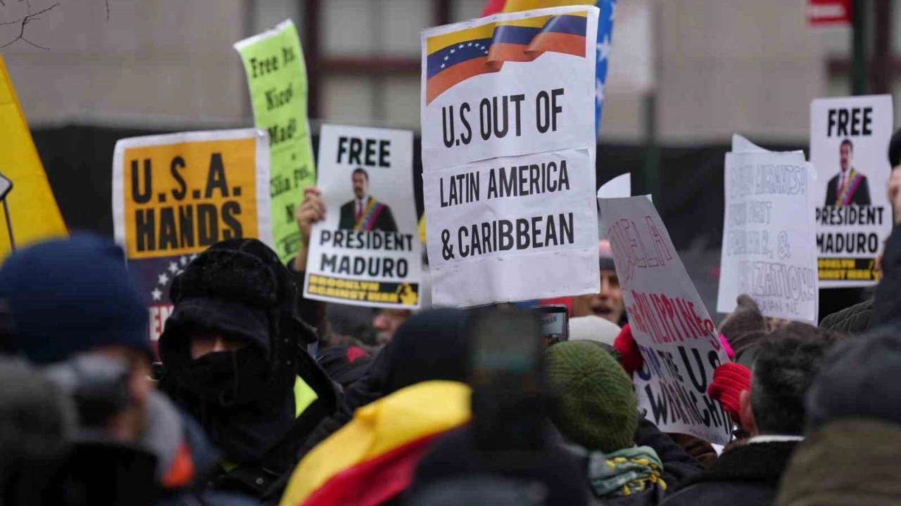 New York’taki duruşma öncesi Maduro ve eşinin serbest bırakılması için protesto