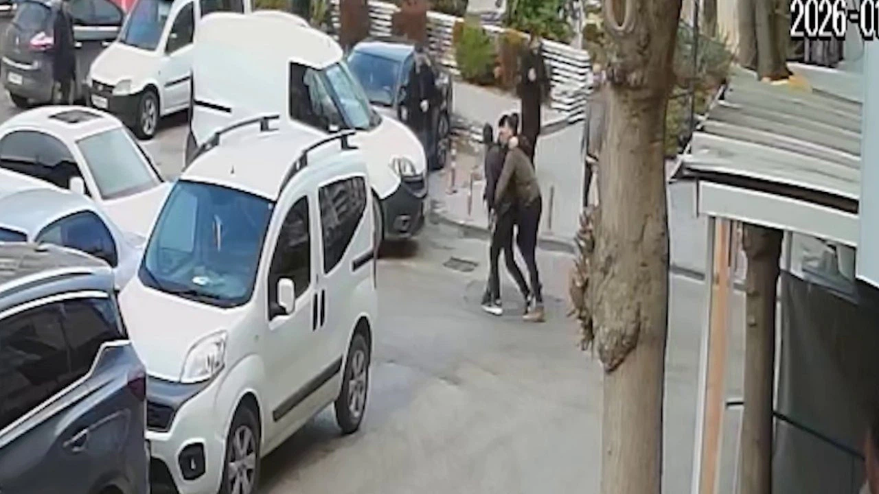 Silahla vurulan baba ve 3 oğlundan biri hayatını kaybetti: Saldırı anı kameraya yansıdı