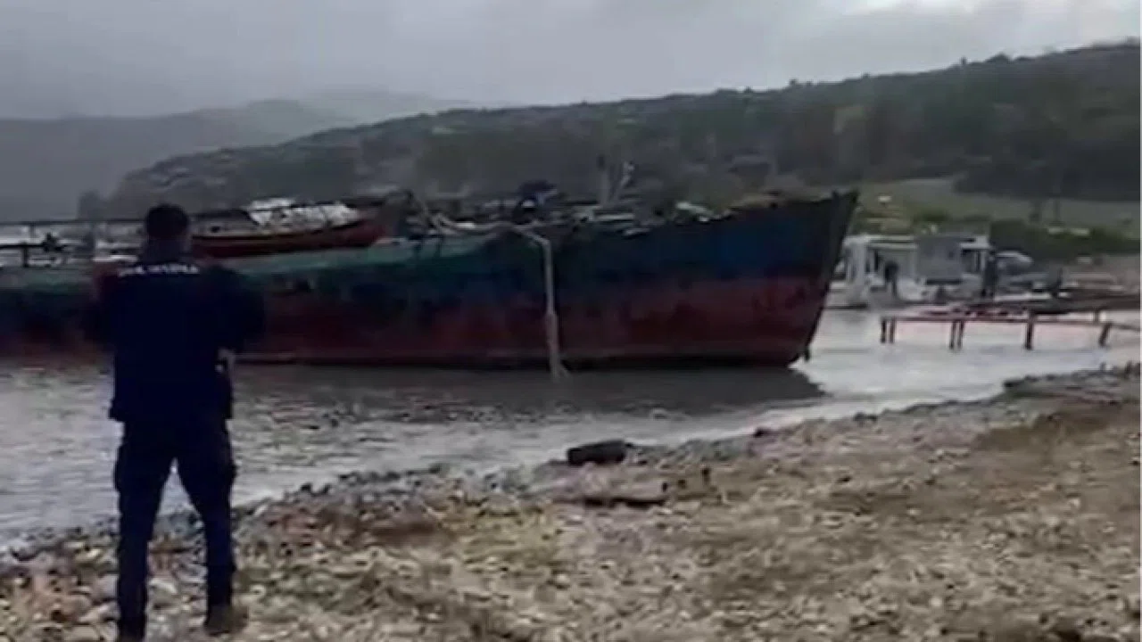 Urla sahilinde izinsiz gemi sökümüne 2 milyon TL ceza