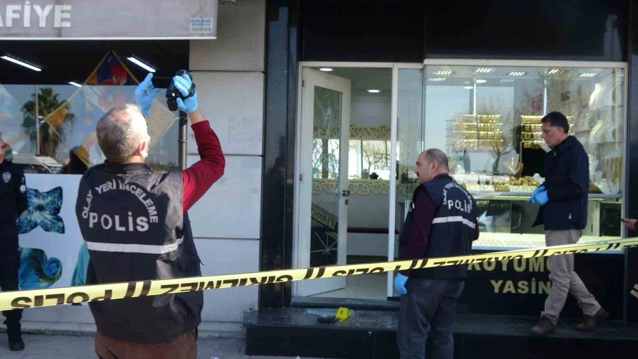 Adana’da silahlı kuyumcu soygunu