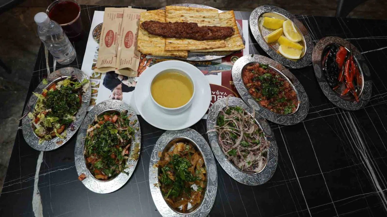 Adanalı kebapçılar Ramazan’a hazır: İftar sofralarında lezzet şöleni yaşanacak