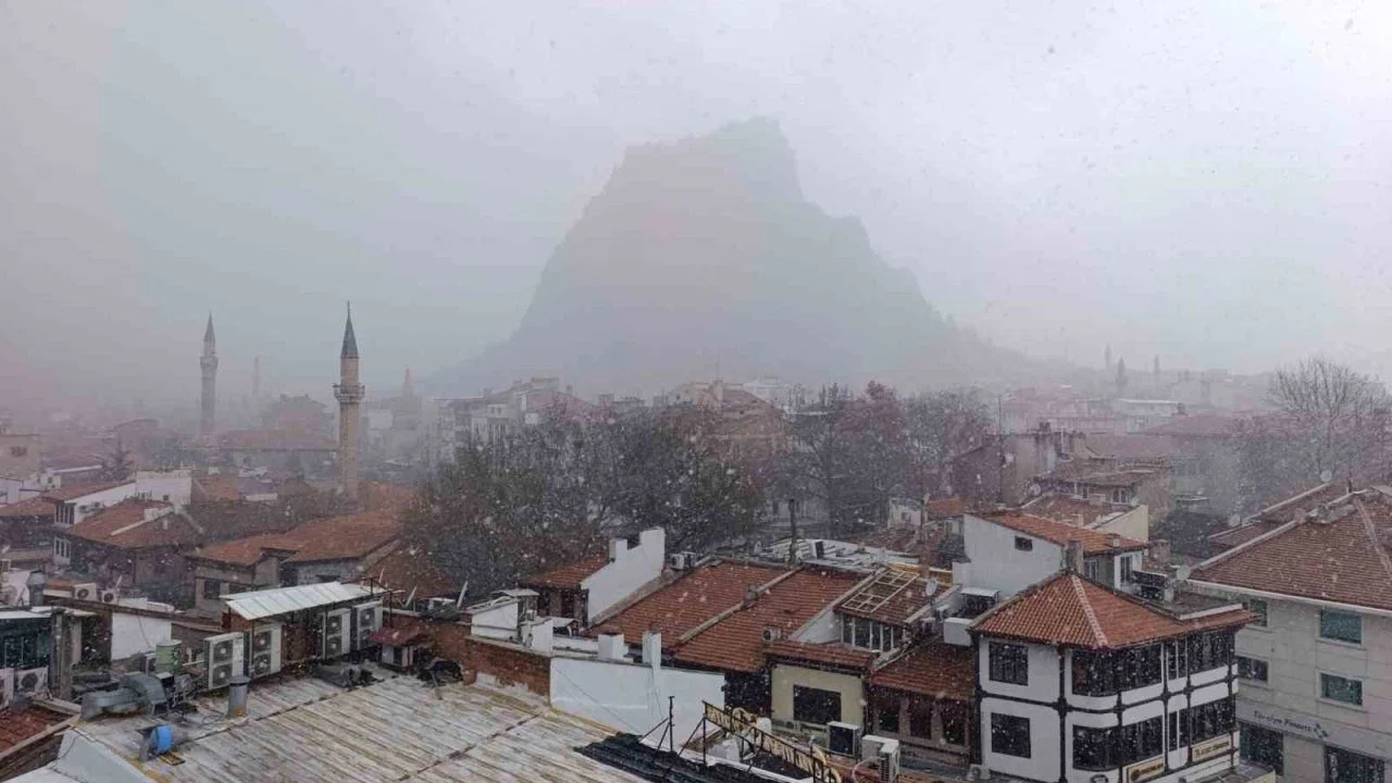 Afyonkarahisar’da kar yağışı