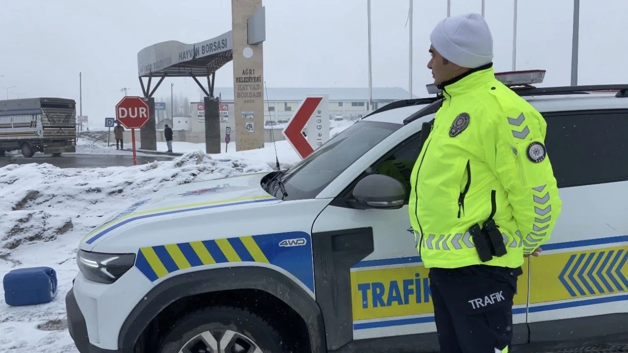 Ağrı’da hayvan borsası çevresinde trafik denetimi