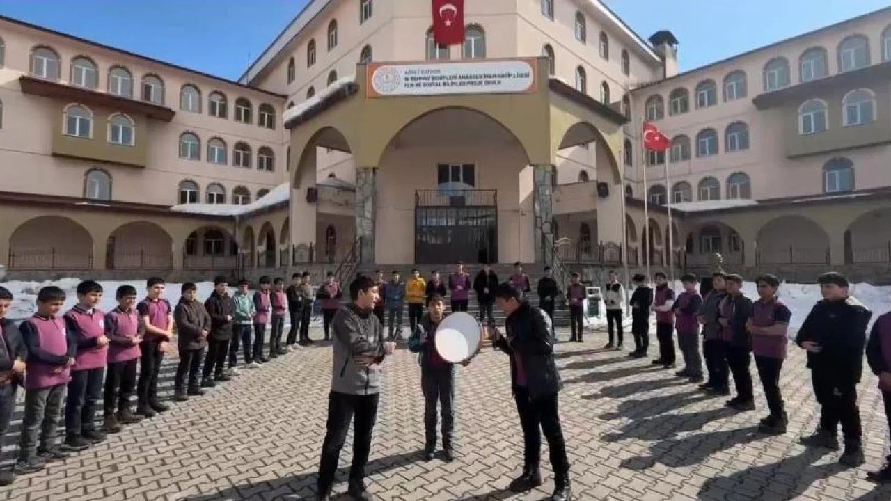 Ağrı’da okullarda Ramazan ilahileri yankılanıyor