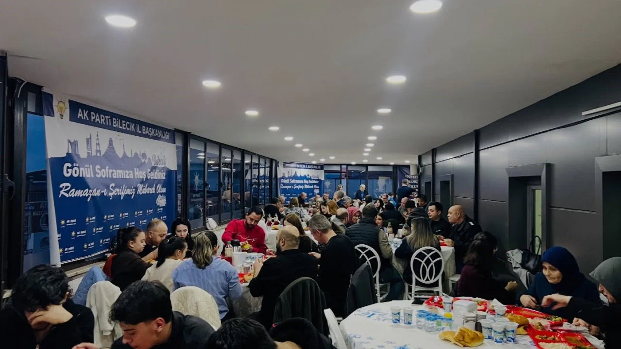AK Parti Bilecik il yönetimi aynı sofrada buluştu