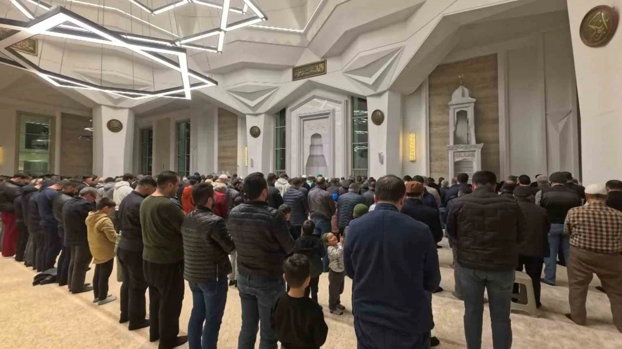 Aksaray’da Ramazan ayının ilk teravih namazı kılındı
