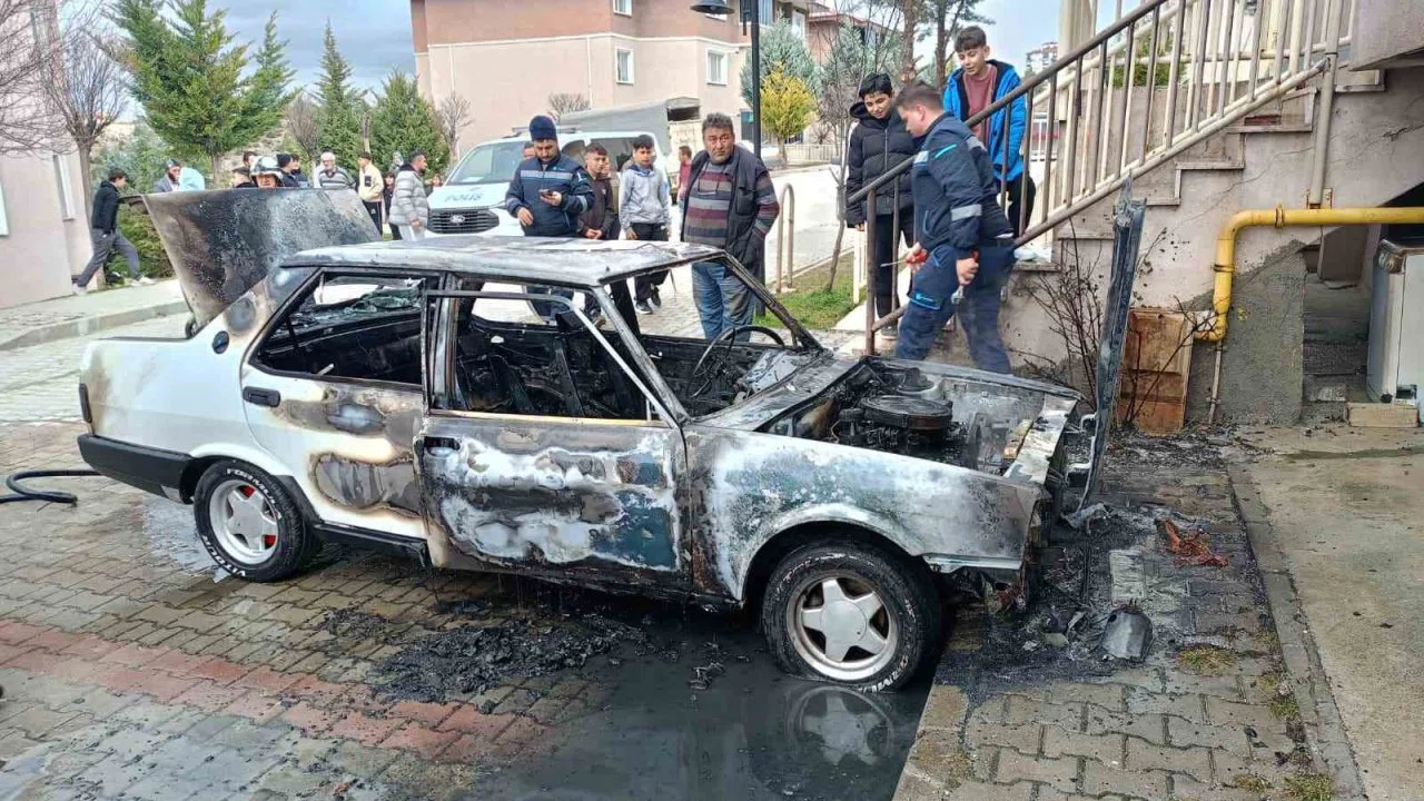 Alevlere teslim olan Fiat-Tofaş otomobil kullanılmaz hale geldi