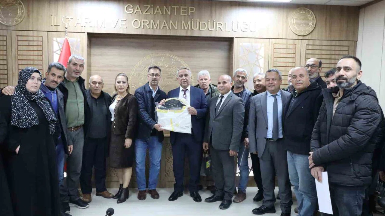 ’Ana Arı Yetiştiriciliği’ kursunu başarıyla bitiren kursiyerlere sertifika