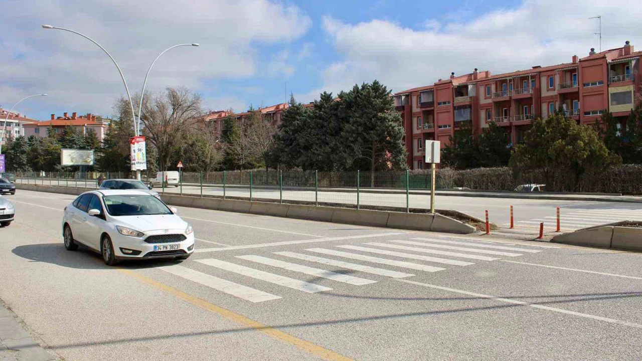 Ankara’da trafik kazasında vefat eden 14 yaşındaki kızın babası: "Makas atarak ilerleyen sürücü yaya geçidinde kızıma çarpmış, kanlar içindeydi"