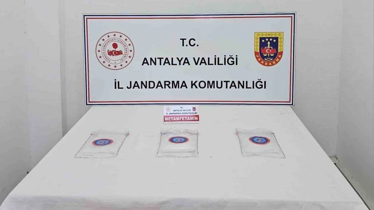 Antalya’da 1 kilo 810 gram uyuşturucu madde ele geçirildi